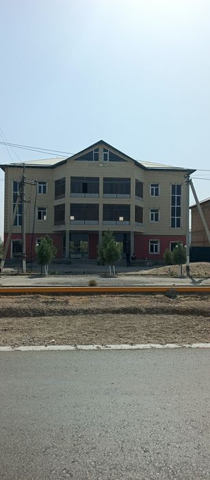 Бино квартираси ва магазини билан сотилади