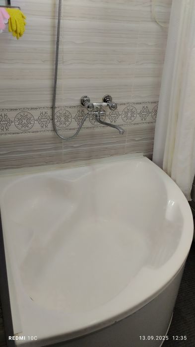 Ванна керамическая 110х110 с фартугом в бонус унитаз и дуга занавески