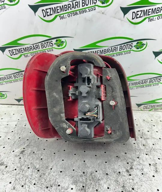Lampa / Tripla stop dreapta pe aripa 6N0945257B Volkswagen VW Polo