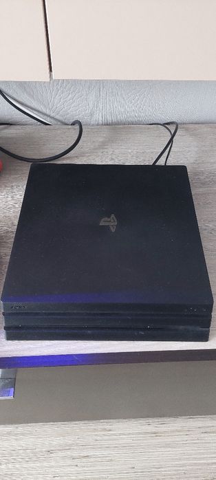 Ps4 pro ca nou,folosit foarte putin