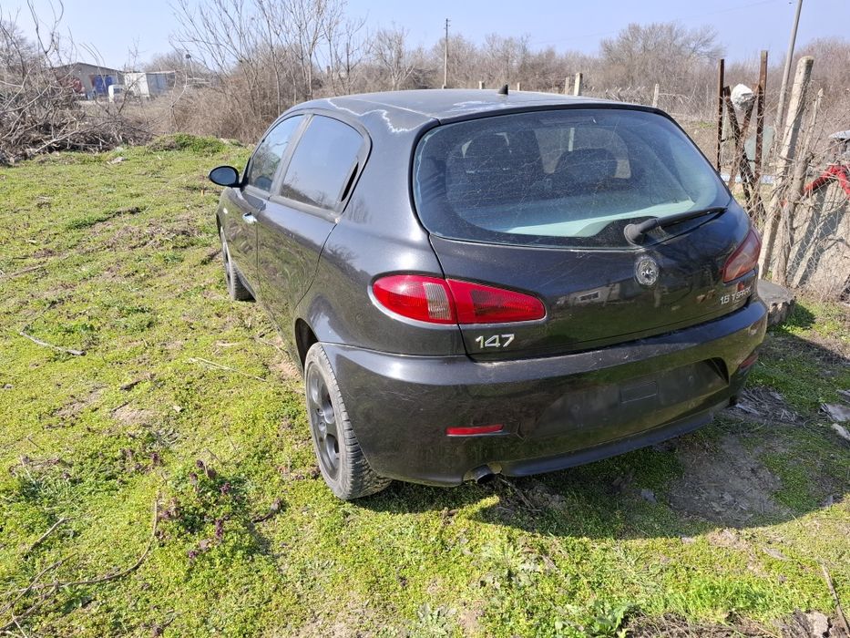 Алфа 147  1.6 бензин