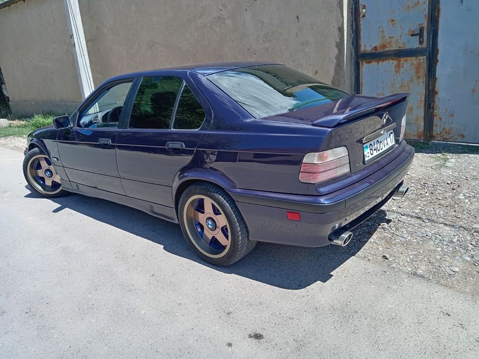 Продаю машину бмв е36