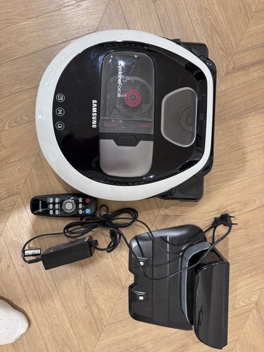Samsung CycloneForce VR10M702HUW + станция и дистанционно