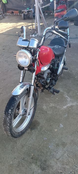 Vând sau dezmembrez Chopper Daelim 125 Cross