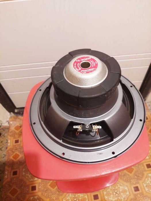 продам басовый динамик Pioneer 30 см диаметр Ts-w307f