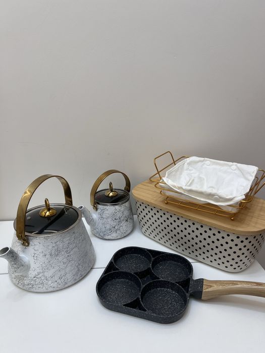 Посуда для дома. Чайники, хлебница