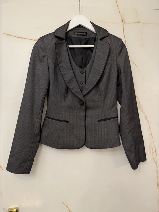 Costum elegant cu pantaloni
