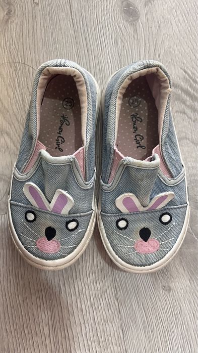 Обувь на девочку размер 23-25