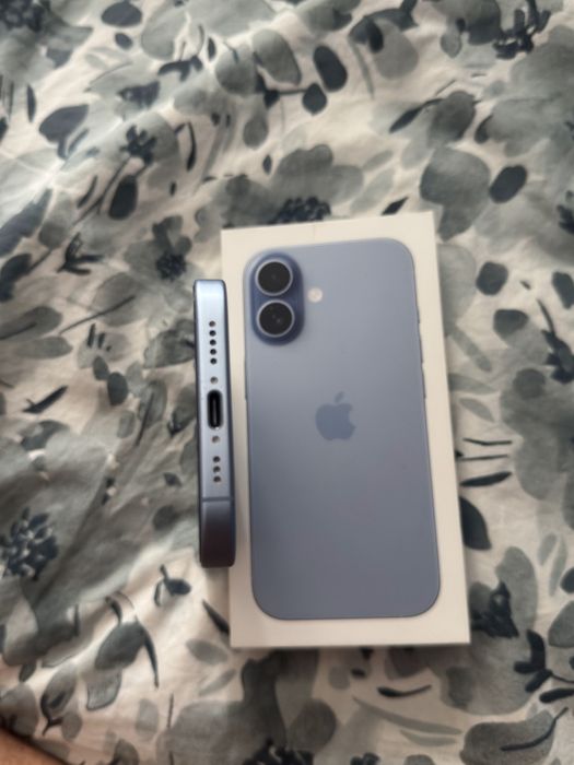 Айфон Iphohe 17 25gb blue