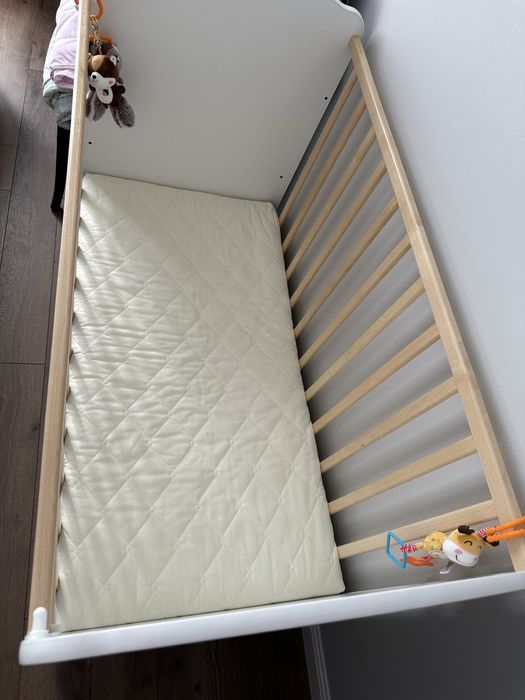 Детская кроватка и матрас