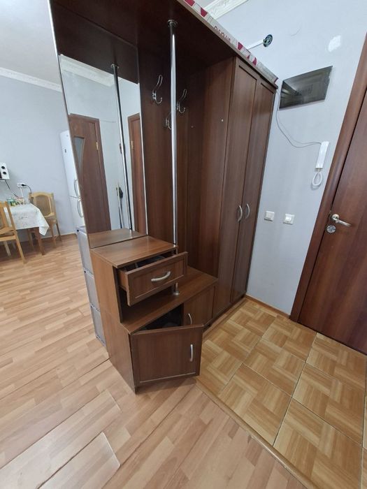 Прихожая с зеркалом