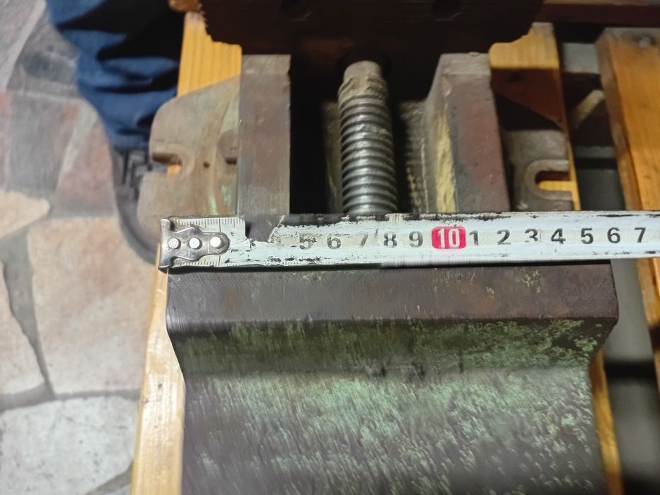 Продам тиски станковые