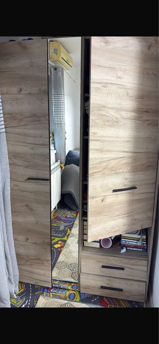 Sifonier  in doua usi plus o usa mai mica cu oglinda