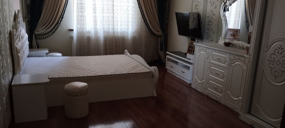 Мебель спальни шкаф кровать тумбочки подставка для телевизора Честер