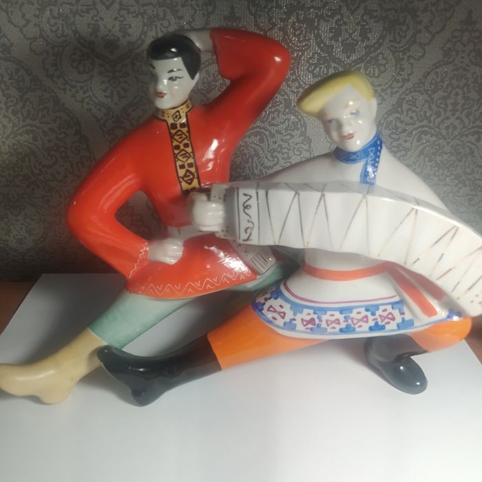 Фарфоровая статуэтка "Плясуны" Полонное ЗХК