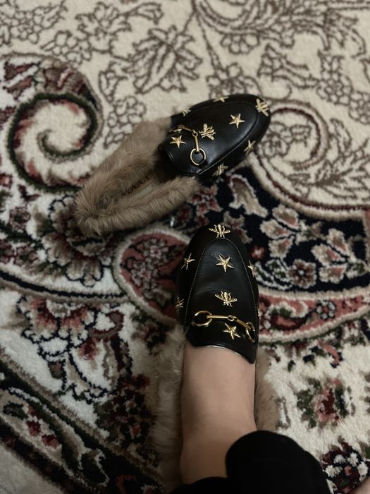 Женские кожаные лоферы с мехом, Gucci