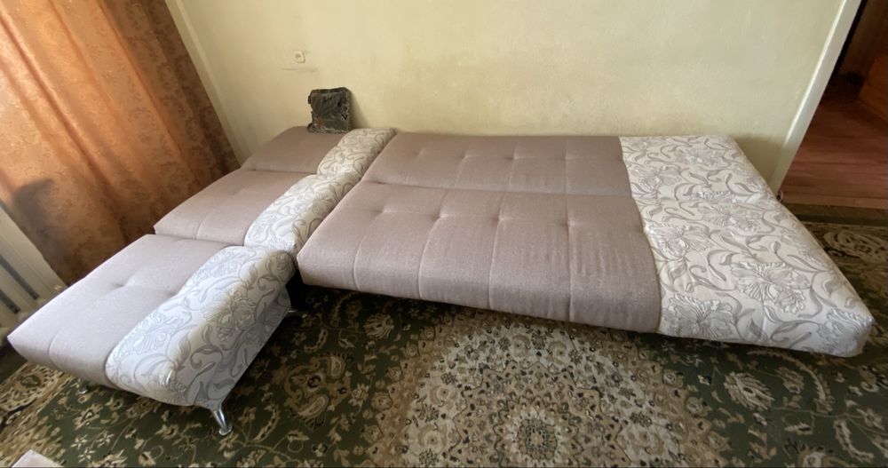 Мягкая мебель.раскладнаЯ.из трех предметов.состояние отличное.