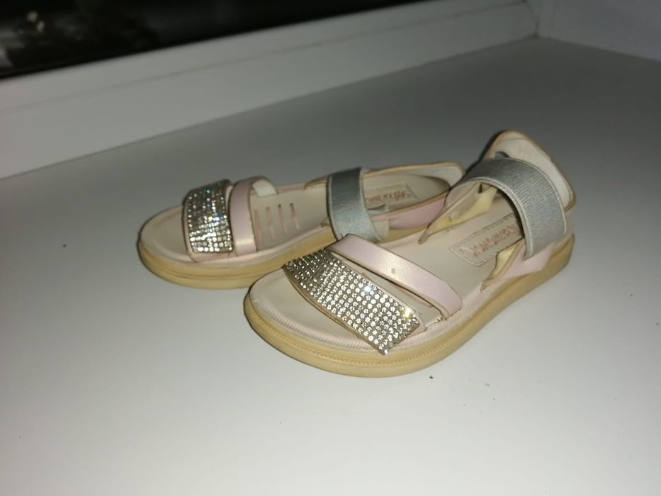 Продам детскую обувь