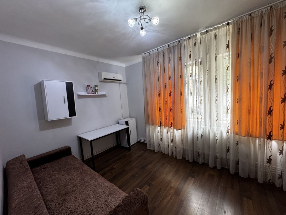 Garsoniera de inchiriat Bacau zona garii Mihai Eminescu25 parter1500 ron