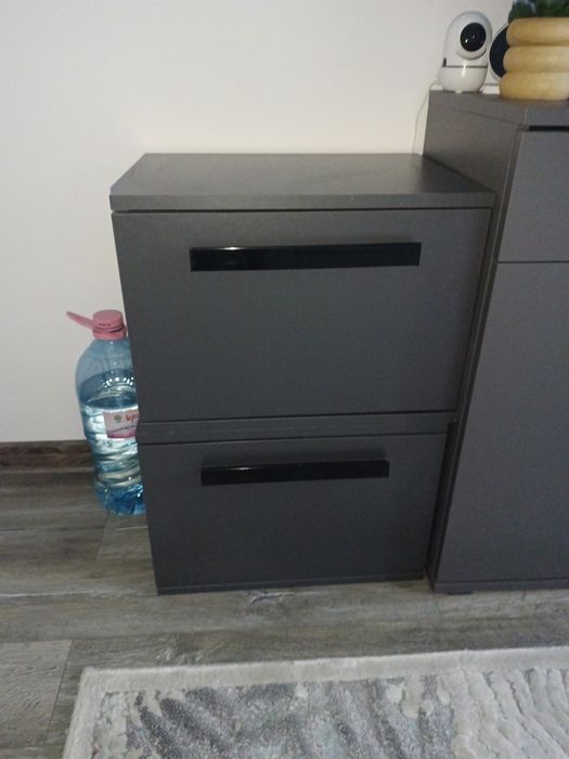 Vând doua noptiere pt pat noi