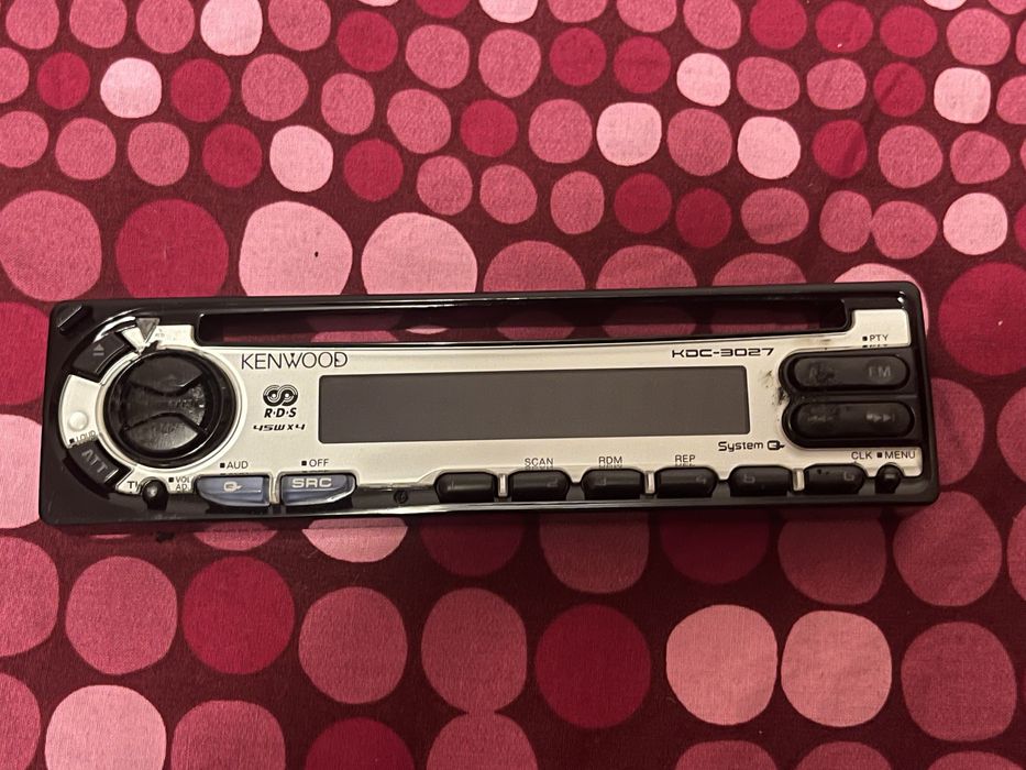 Fata casetofon Kenwood KDC-3027