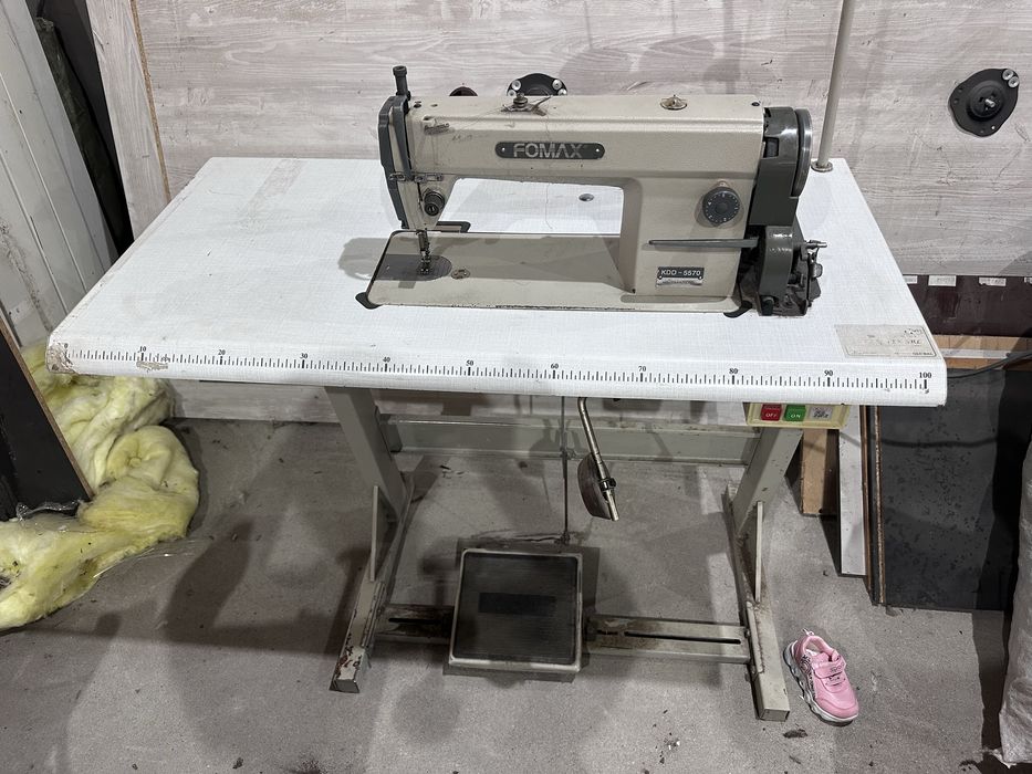 Vand masina de cusut industriala FOMAX KDD-5570, completa cu masa si motor, ideala pentru atelier