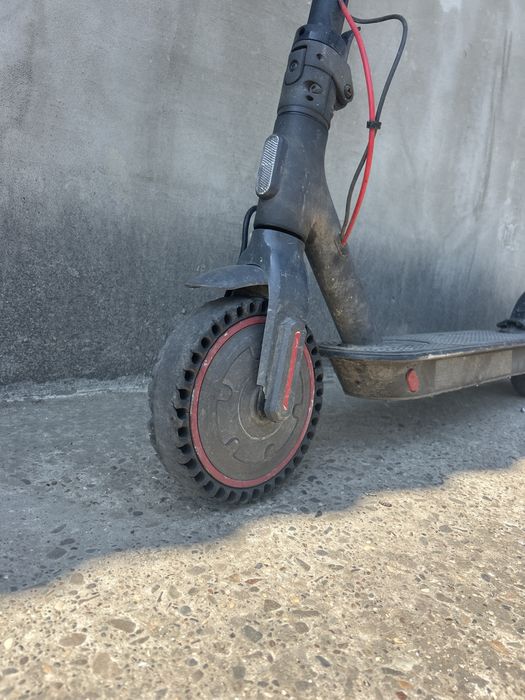 Trotinetă electrică Xiaomi M365 / Essential – pliabilă, autonomie bună, stare bună