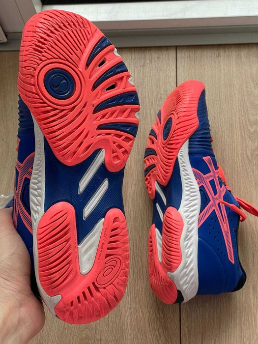 Кроссовки Asics волейбольные