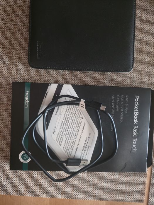 Електронен четец PocketBook Basic Touch, калъф и кутия, отлично състояние