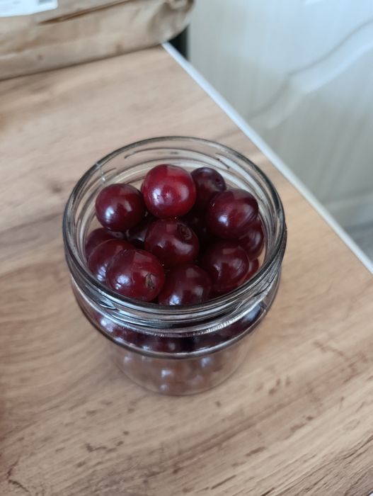 Продам домашнюю вишню, крупная