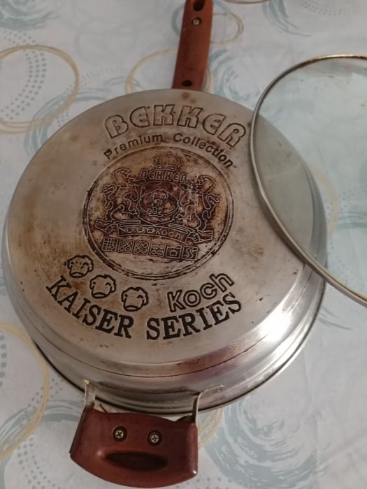 Сковорода Bekker