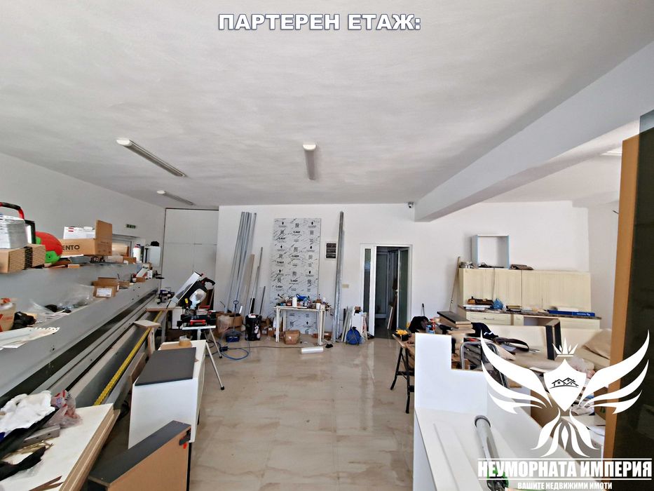 Продавам триетажна сграда 470РЗП с двор 280кв. в гр.Асеновград
