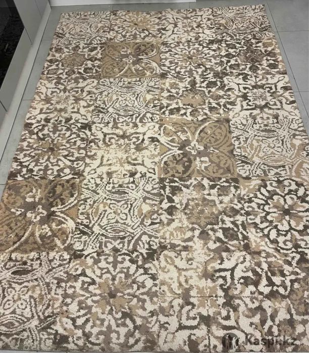 Новый красивый ковер из ОАЭ