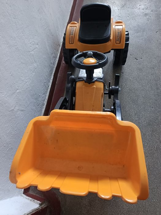 Escavator cu pedale