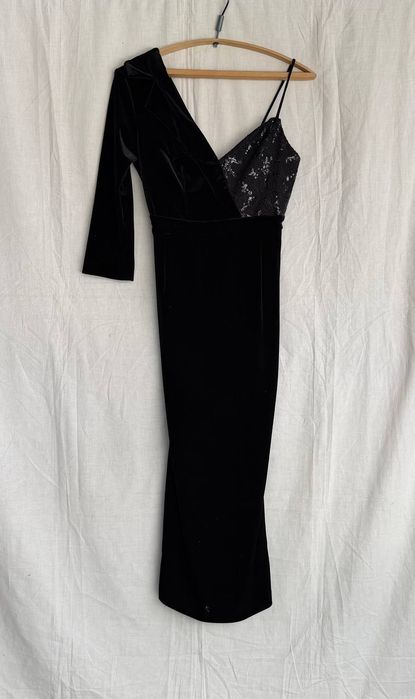 Платья вечерние и нарядные