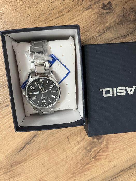 Продам новые часы