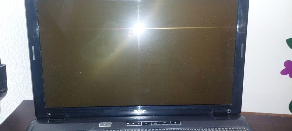 Vând laptop  Acer Aspire 5735