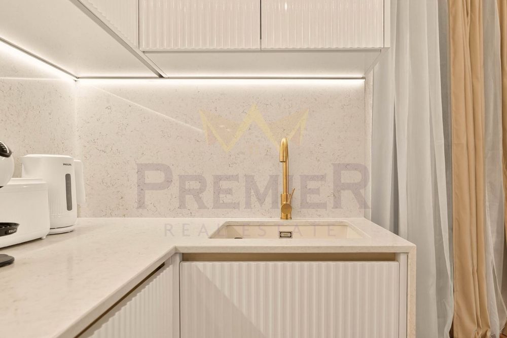 Дава се под наем Тристаен апартамент в Варна, Център - 100 кв.м за 1650 € - Снимка #12