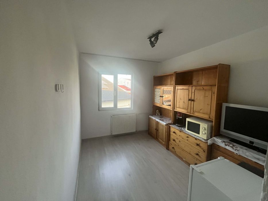 Garsonieră de închiriat, 17 mp, etaj 3, zona Vlaicu – Fortuna, Arad.