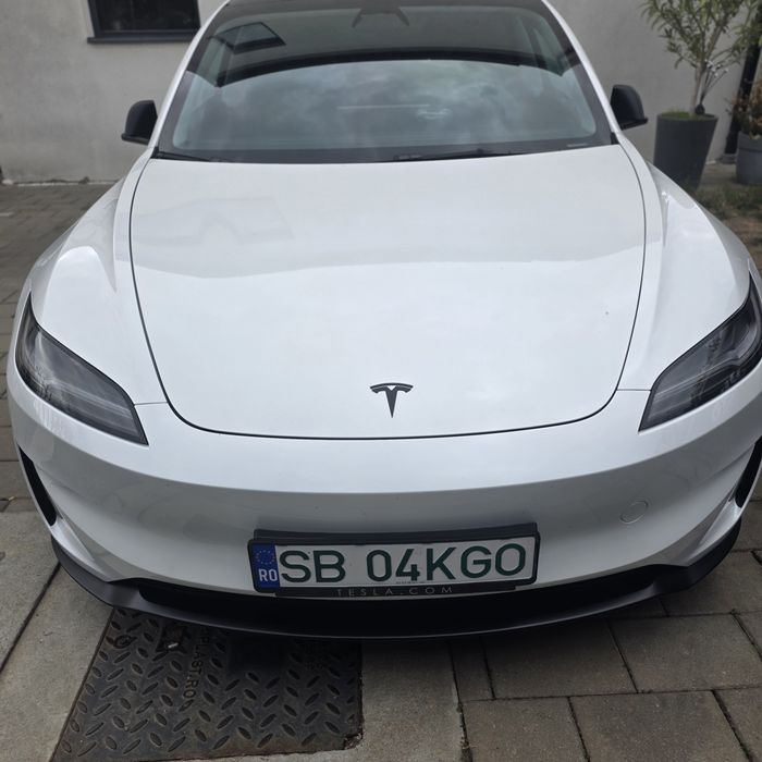 TESLA Model 3 2024 — imagine 3