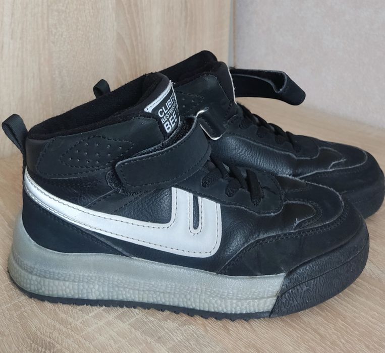 Продам демисезонные ботинки на мальчика