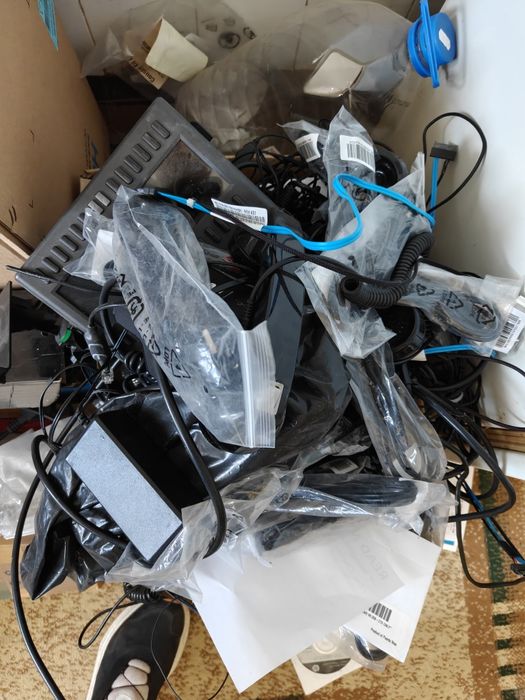 Лаптопи Acer, HP, захр. Кабели и др.