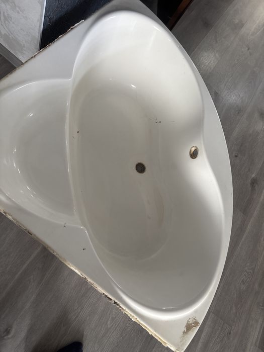 Отдам угловая ванна очень удобная