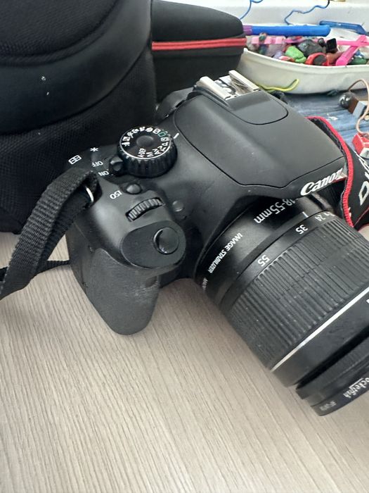 Зеркальный фотоаппарат Canon EOS 550D