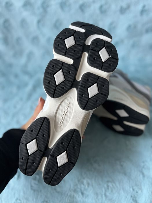 Adidasi New Balance 9060