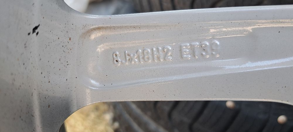 Лети джанти 18ки с летни гуми Пирели 245 45 18