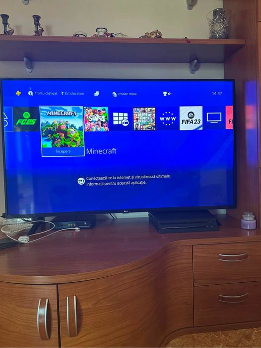 Vând PS4 Pro + jocuri