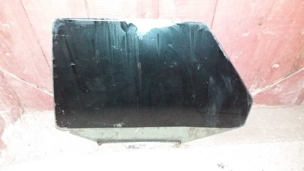 Продам бокое стекло на ваз 2110