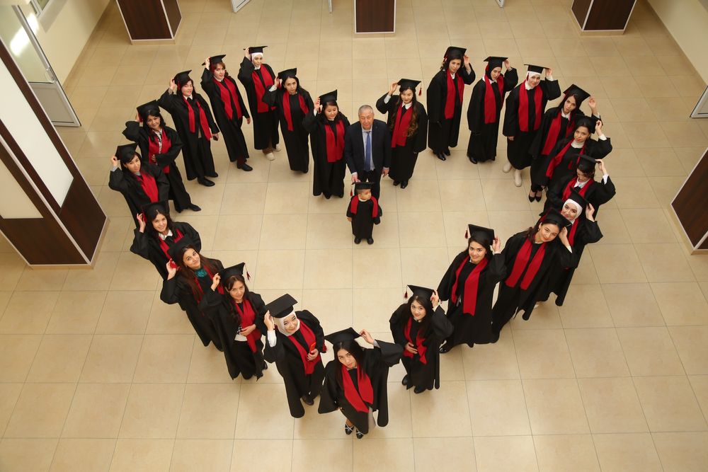 "Выпускной 2025 года? У нас есть идеальные виньетки! Скидки и Акции