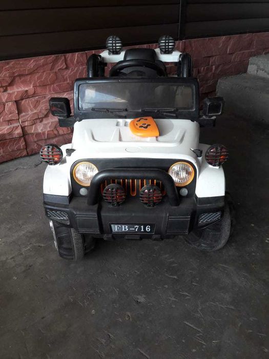 Машинка детская в хорошем состоянии.